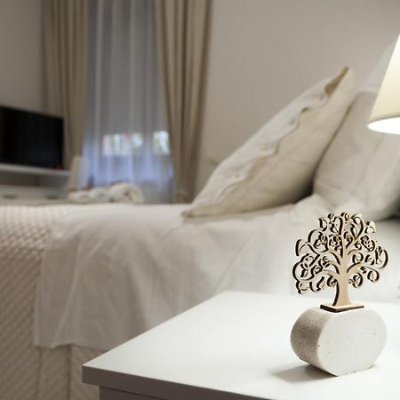 L' Albero Di Giada Bed & Breakfast กาแซร์ตา ภายนอก รูปภาพ